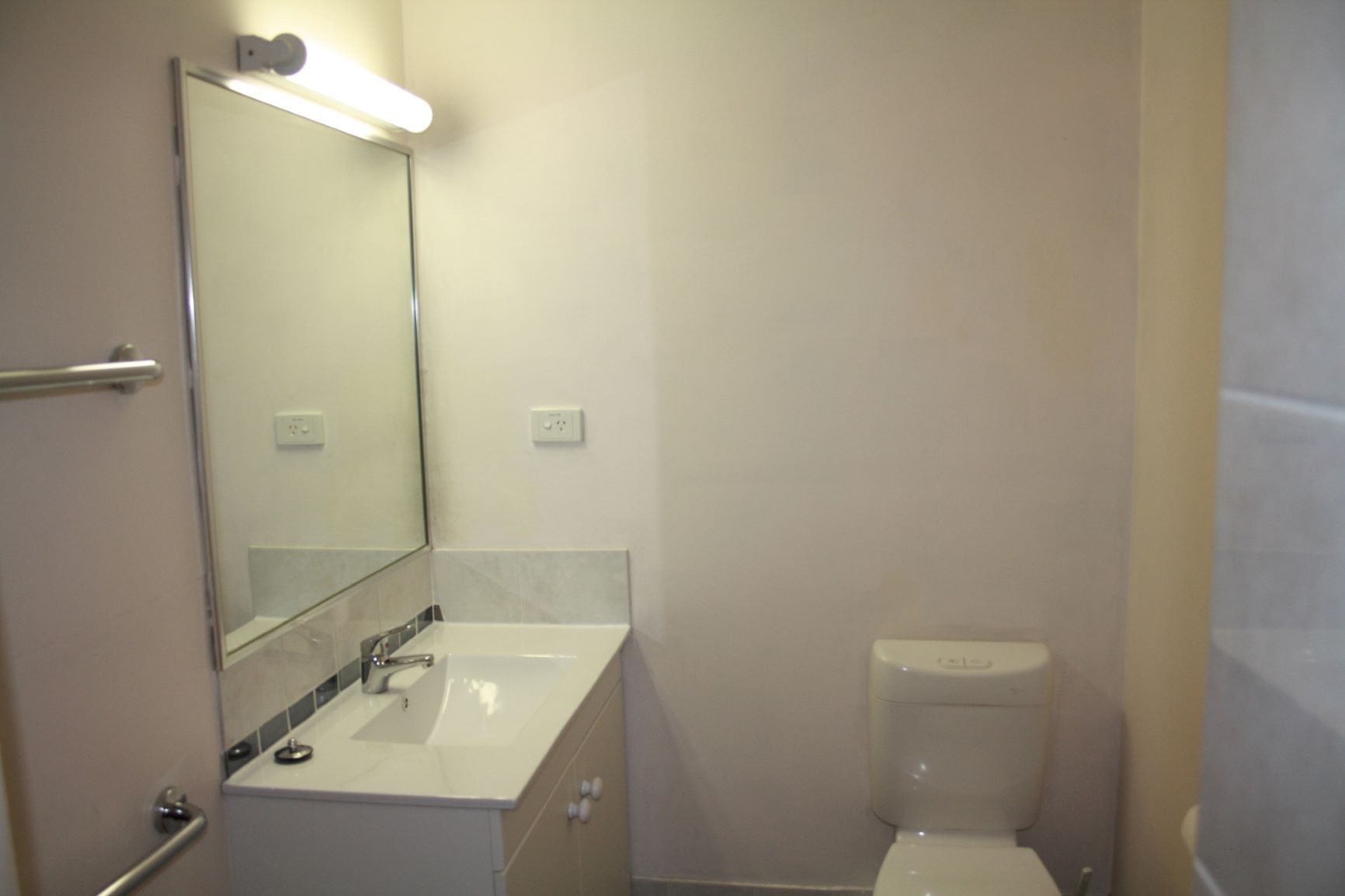 Twin Room ensuite bathroom