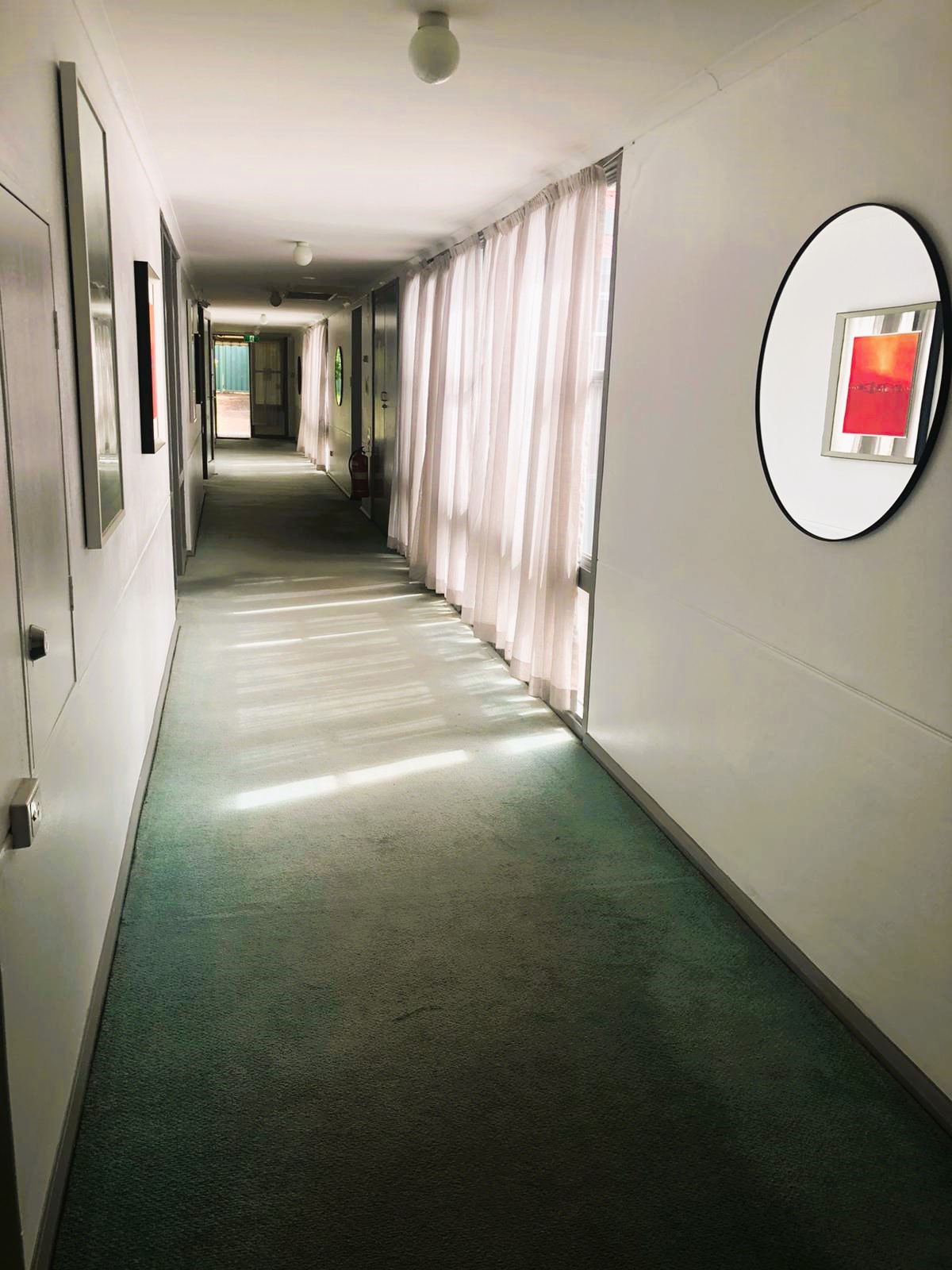 A look around the motel and its garden